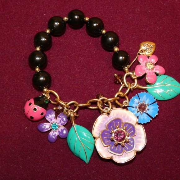 Betsey Johnson Jewelry - Betsey Johnson Flower Charm Fashion bracelet